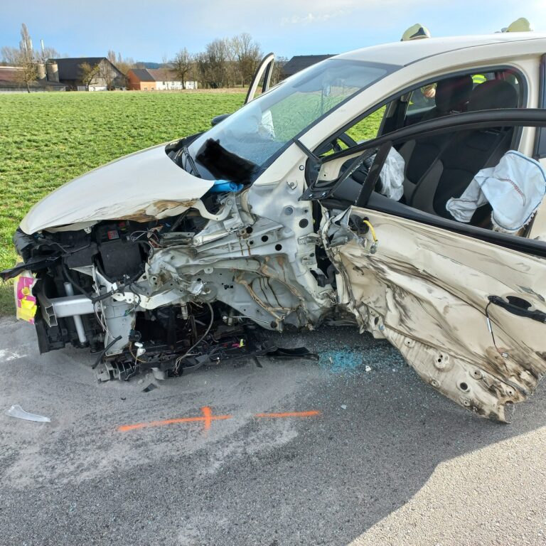 Verkehrsunfall Aufräumarbeiten B148