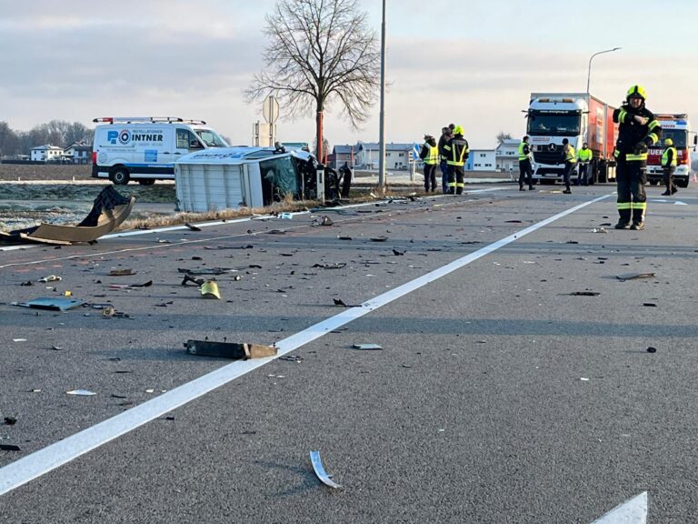 Verkehrsunfall: B148 Höhe Simetshamer Kreuzung